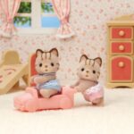 پیشی دوقلوها به همراه ماشین کودک Sylvanian Families, image 2