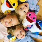 عروسک نمایشی پاپت سخنگو هوشمند مامی شارک Mommy shark مدل صورتی, image 6