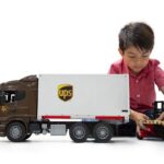 کامیون حمل بار Scania به همراه لیفت تراک‬‎ برودر Bruder, image 6