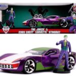 ماشین فلزی 2009 Chevy Corvette Stingray و فیگور فلزی جوکر با مقیاس 1:24, image