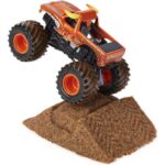 ماشین Monster Jam Dirt مدل El Toro Loco همراه با Kinetic Sand, image 5
