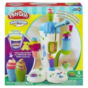 خمیر بازی در کارگاه بستنی‌سازی, image