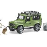 لندرور دیفندر به همراه جنگلبان برودر Bruder, image
