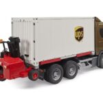 کامیون حمل بار UPS اسکانیا مدل Super 560R به همراه لیفتراک برودر Bruder, image 2