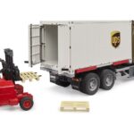 کامیون حمل بار UPS اسکانیا مدل Super 560R به همراه لیفتراک برودر Bruder, image 3