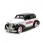 ماشین فلزی 1939 Chevy Master Deluxe و فیگور فلزی آقای مونوپولی با مقیاس 1:24, image 5