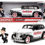 ماشین فلزی 1939 Chevy Master Deluxe و فیگور فلزی آقای مونوپولی با مقیاس 1:24, image