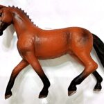 فیگور اسب قهوه ای- مارکاتویز